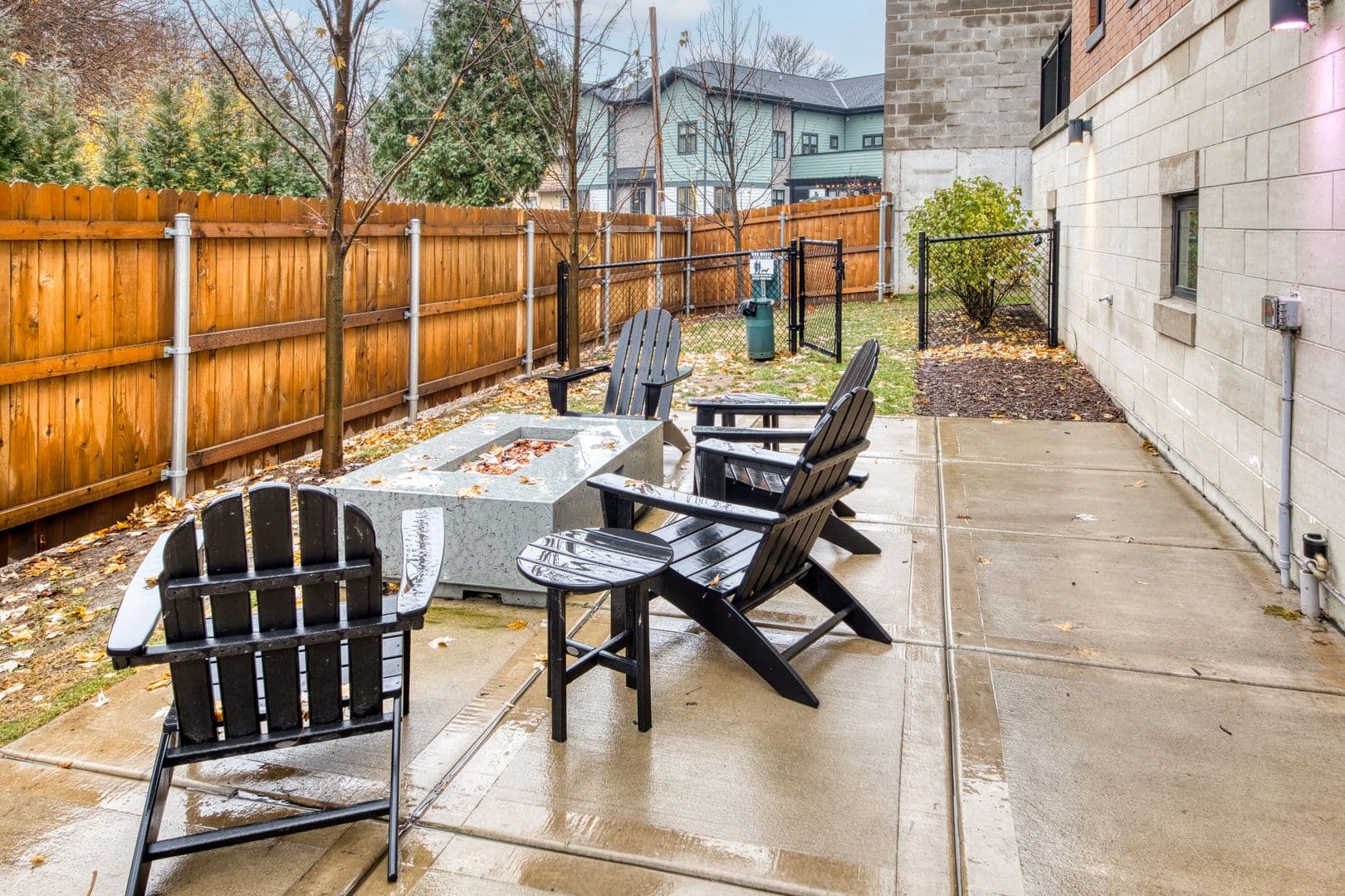 Madison Apartment: 1121 South Park Street