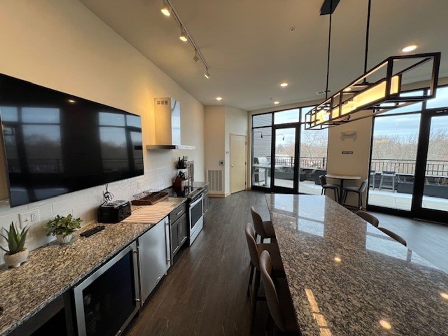 Madison Apartment: 1121 South Park Street