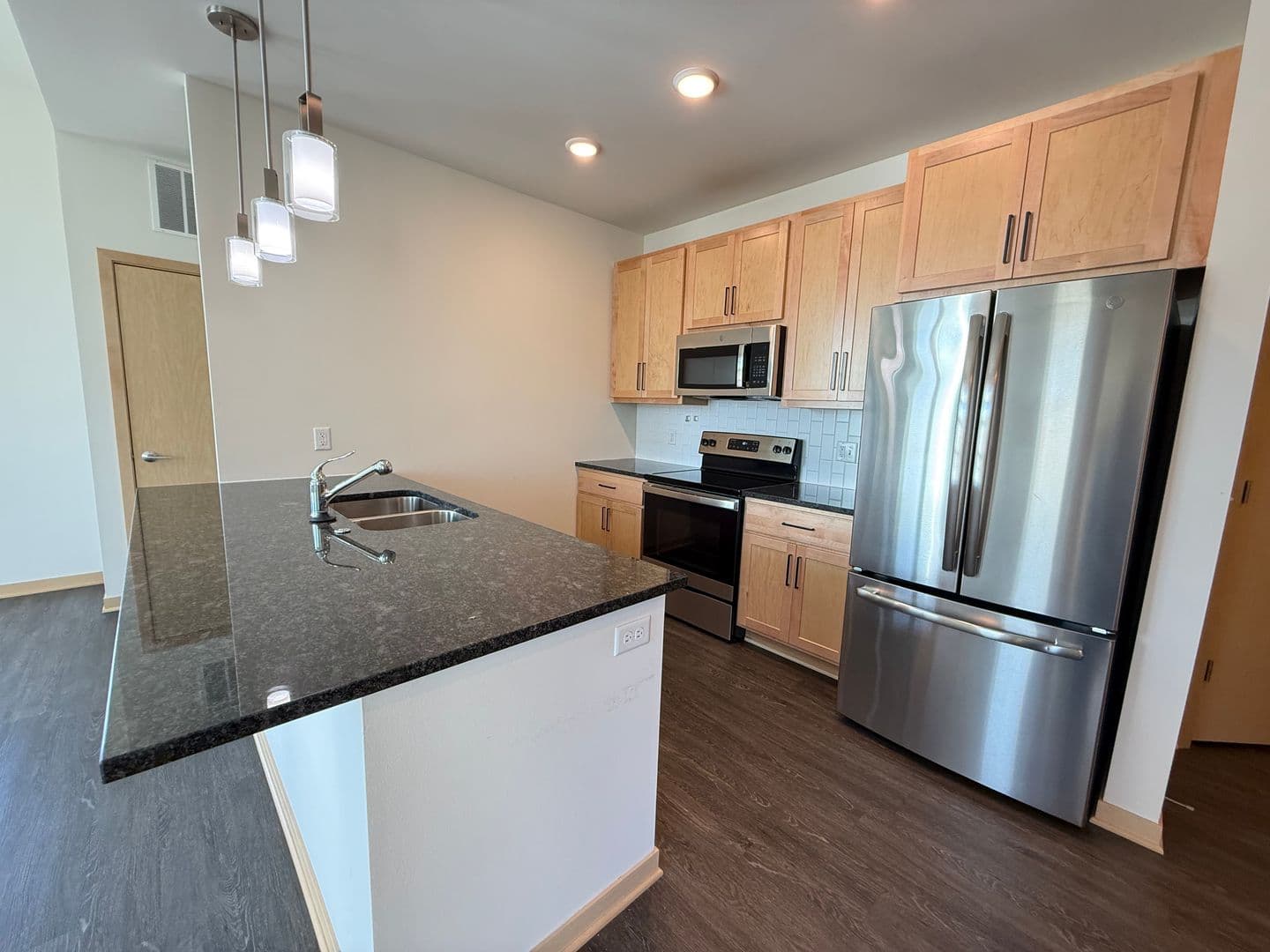 Madison Apartment: 1121 South Park Street