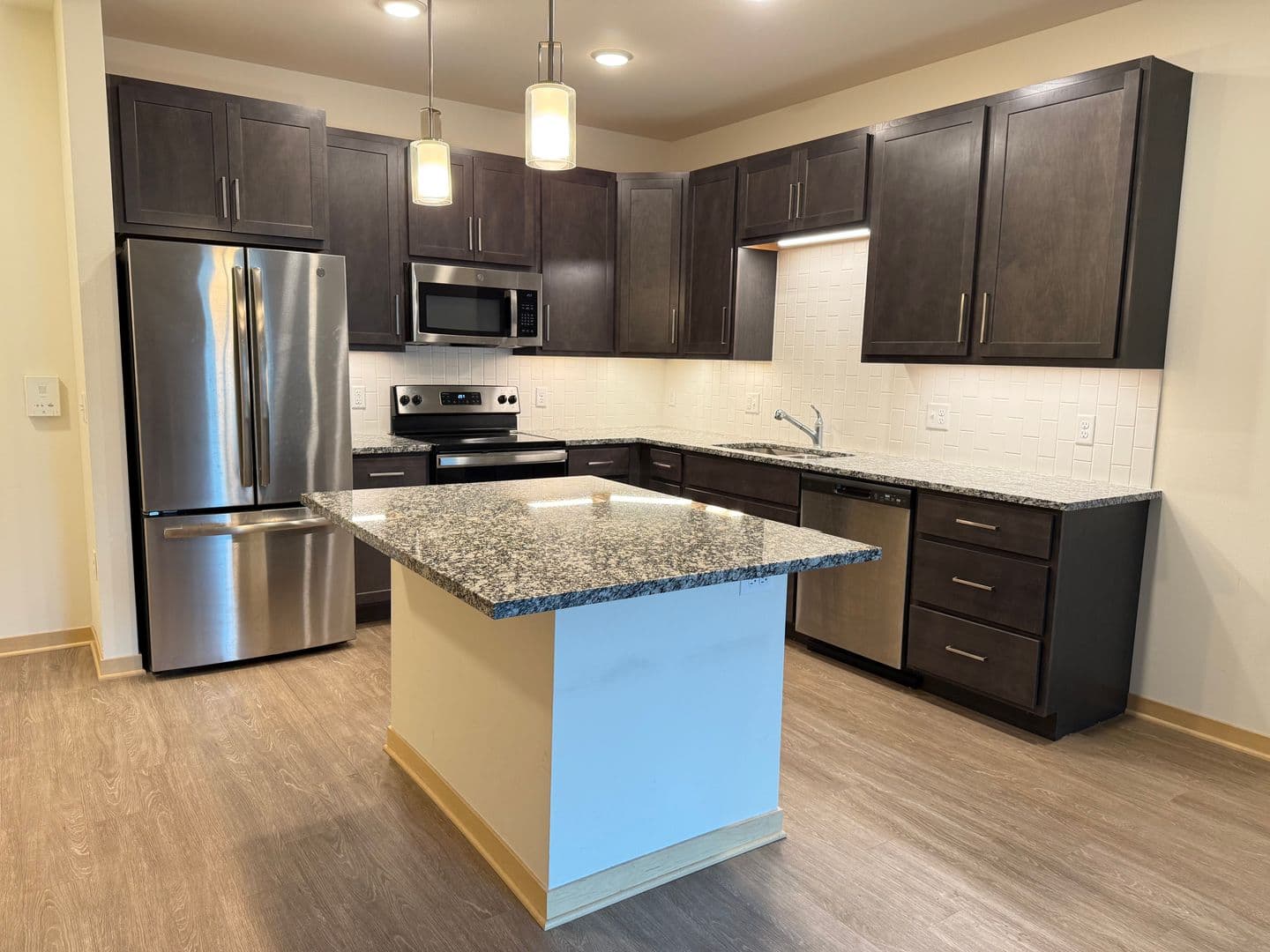 Madison Apartment: 1121 South Park Street