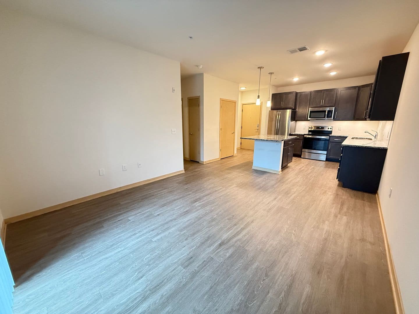 Madison Apartment: 1121 South Park Street