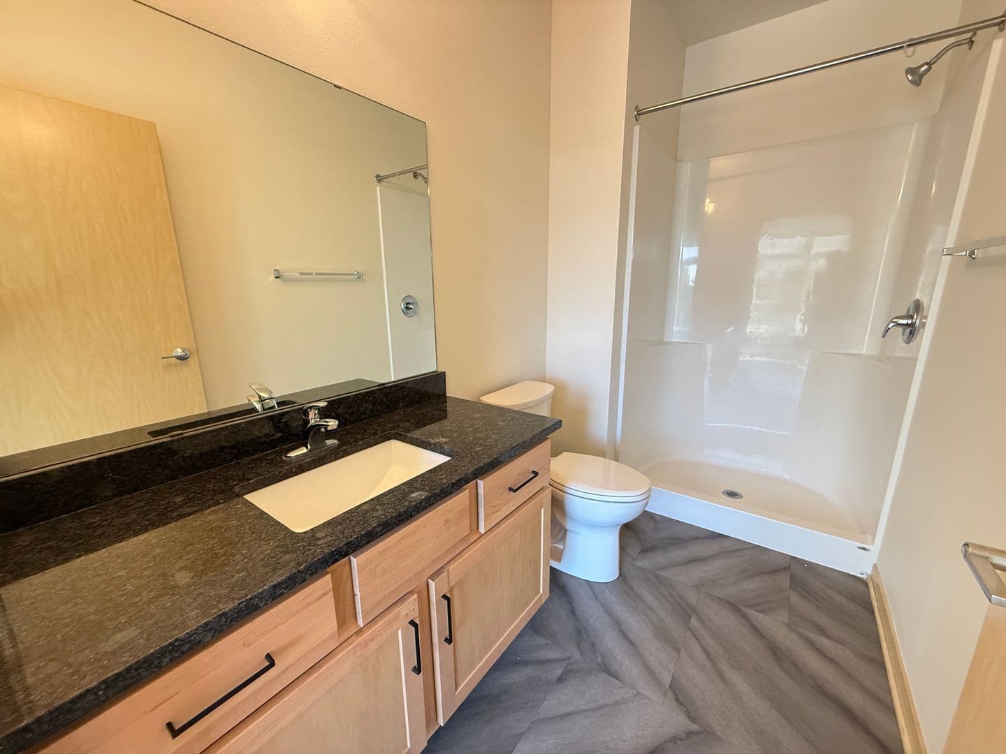 Madison Apartment: 1121 South Park Street
