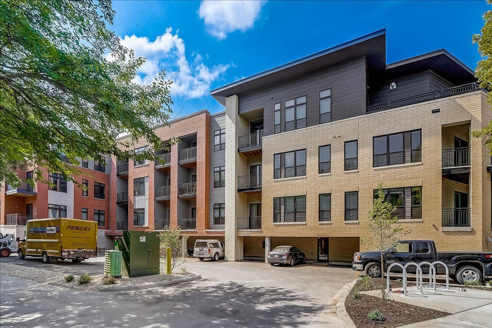 Madison Apartment: 1121 South Park Street