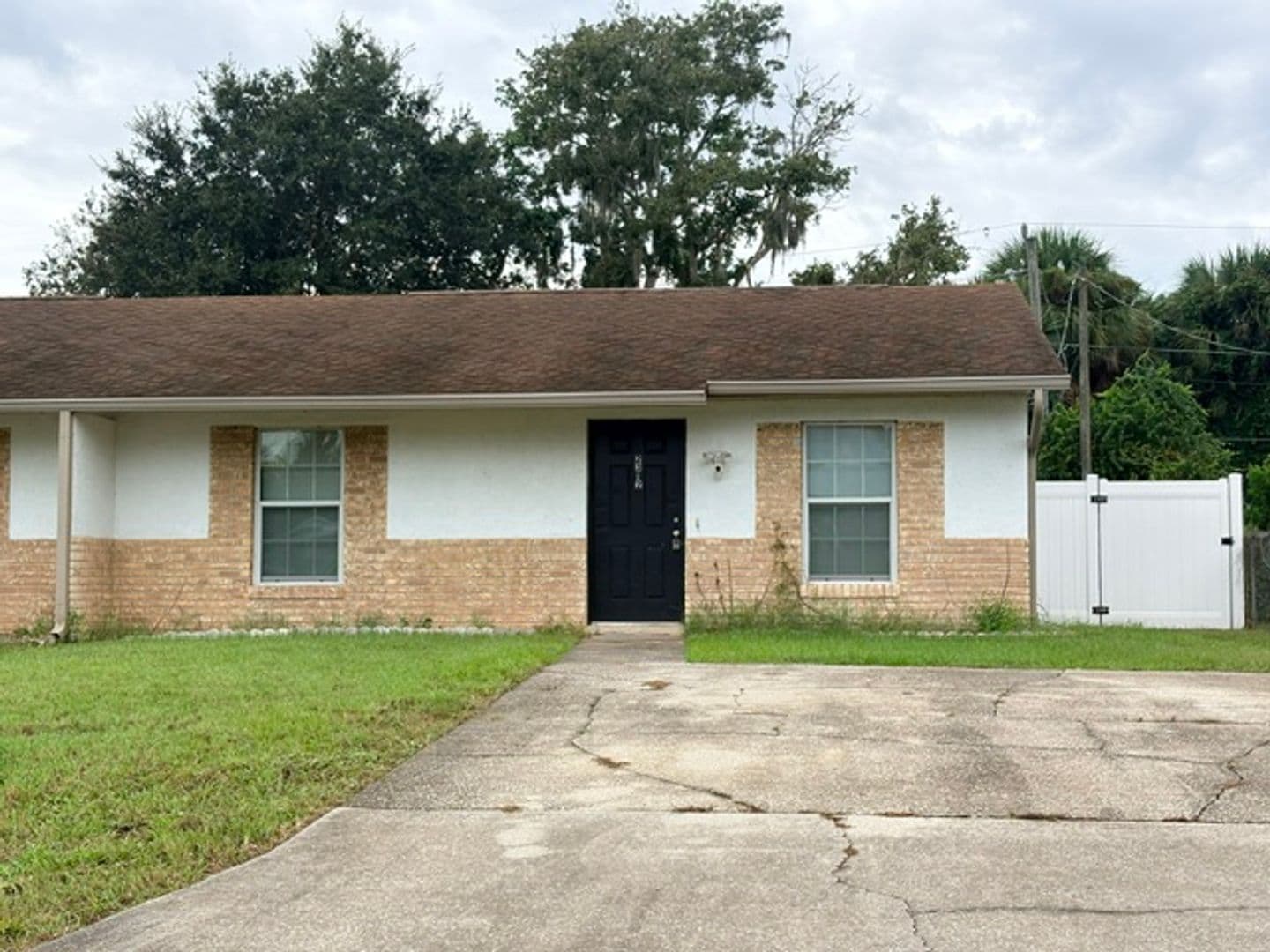 Edgewater House: 2312 Fern Palm Dr.