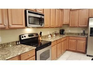 Orlando House: 14119 Queenside Street