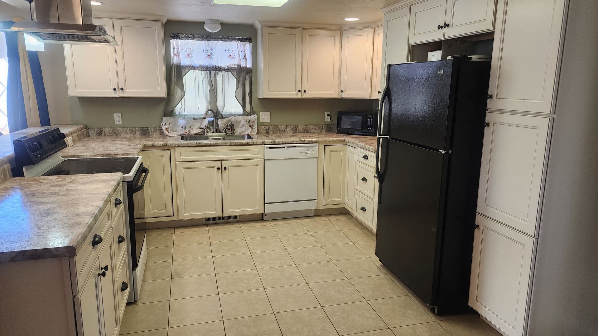 Grand Junction House: 2850 27 1/2 Road