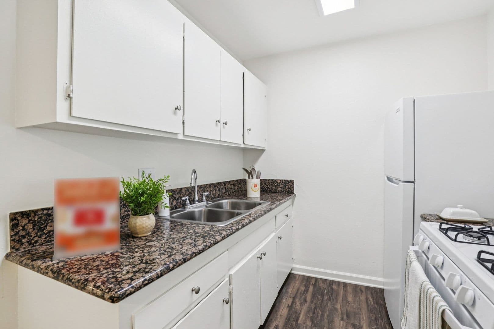 Anaheim Apartment: 1237 & 1243 North Dresden Place