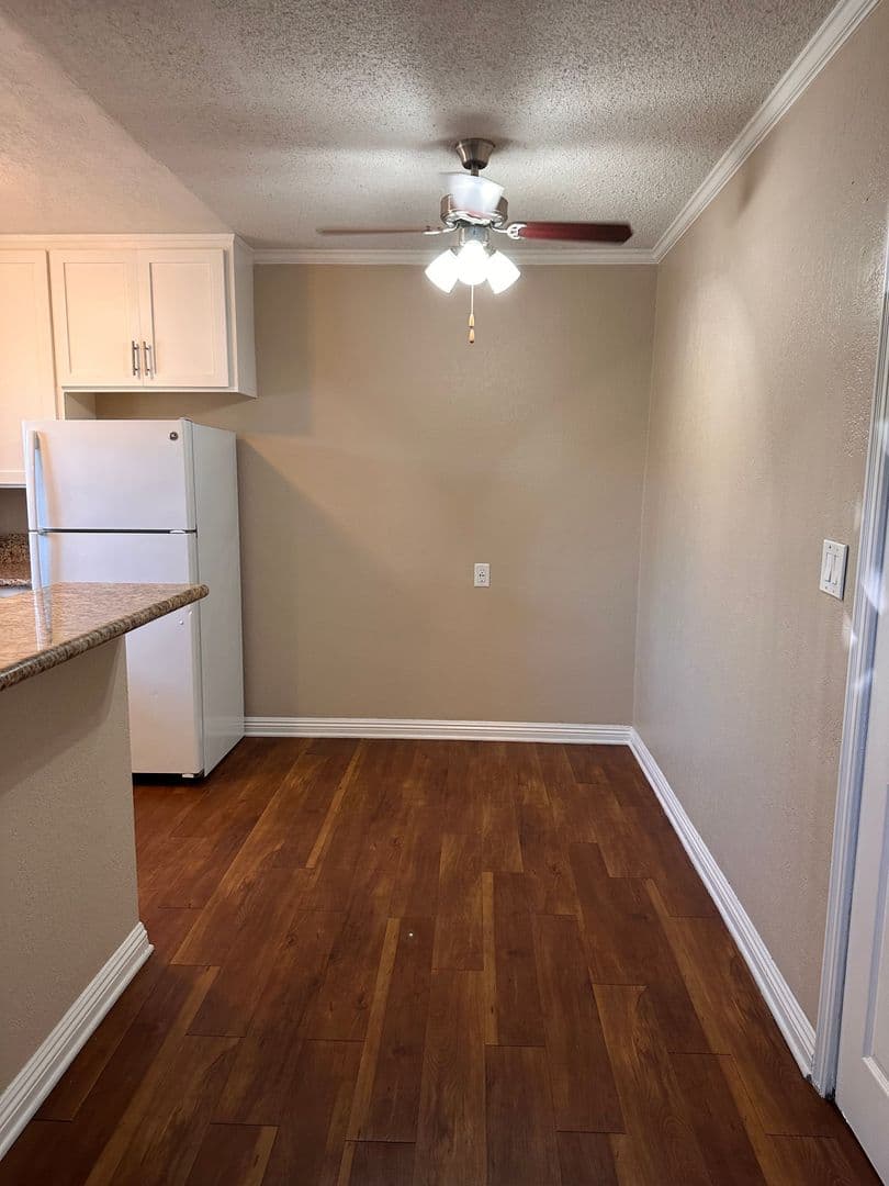 Downey Apartment: 8115 Imperial Highway