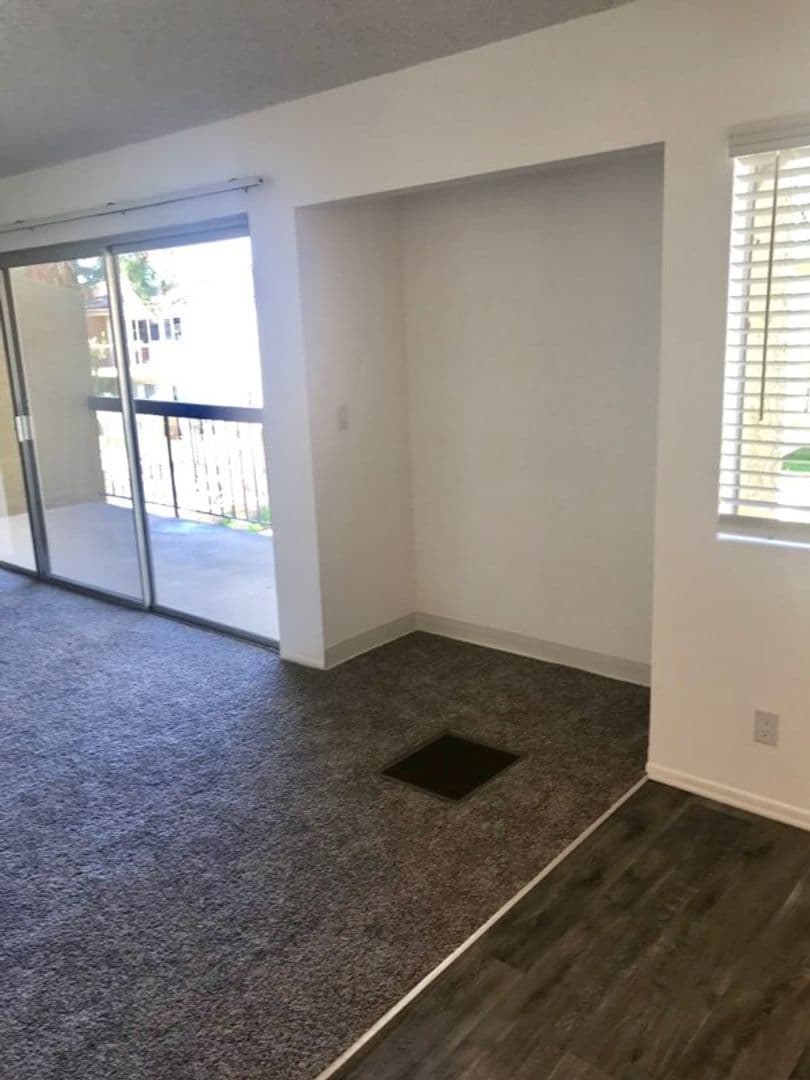 Ventura Apartment: 99 N Ashwood Ave