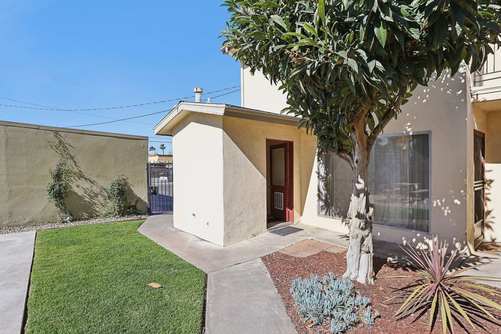 Anaheim Apartment: 1237 & 1243 North Dresden Place