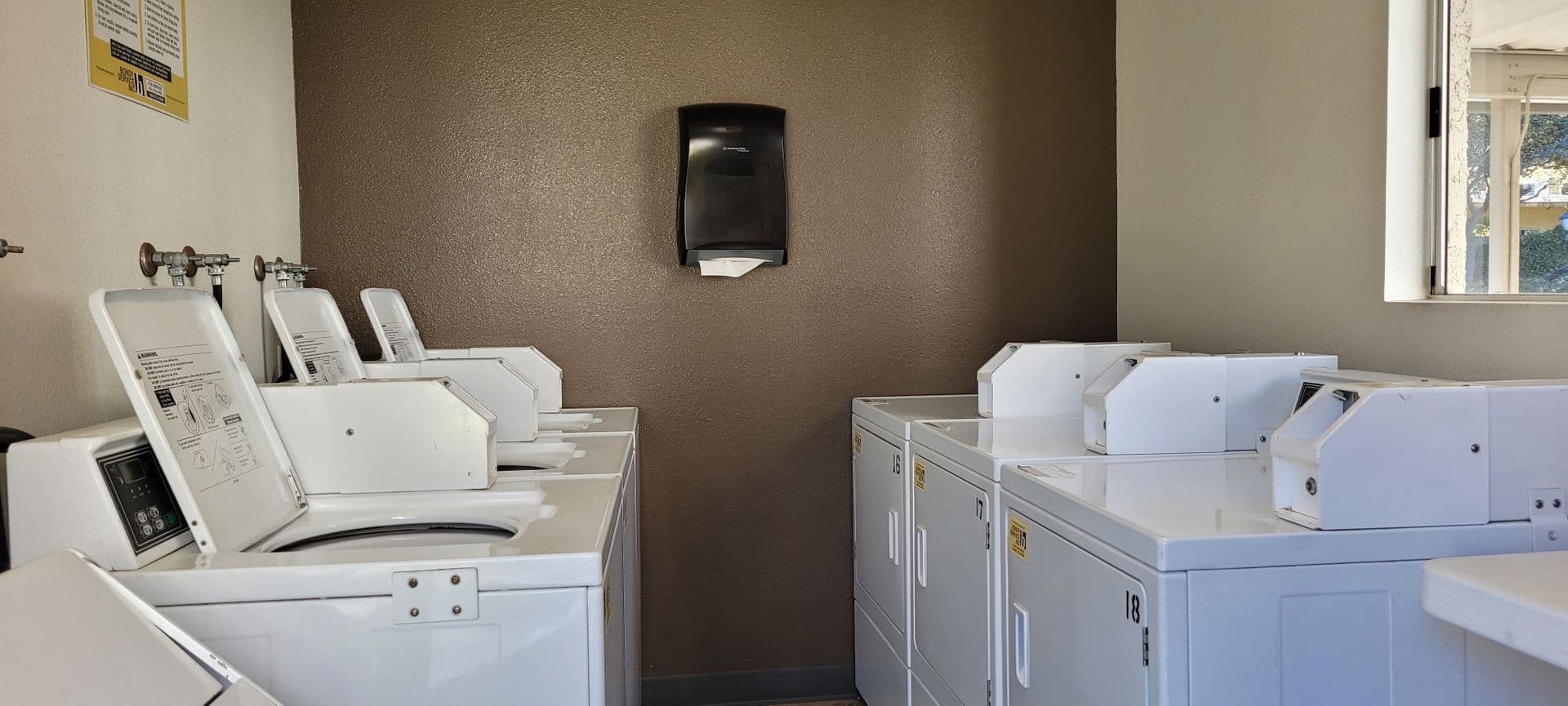 Ventura Apartment: 99 N Ashwood Ave