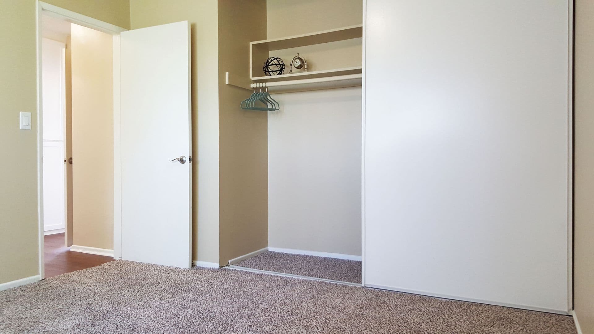 Downey Apartment: 8115 Imperial Highway
