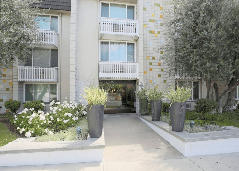 Pasadena Apartment: 1070 N. Lake Avenue