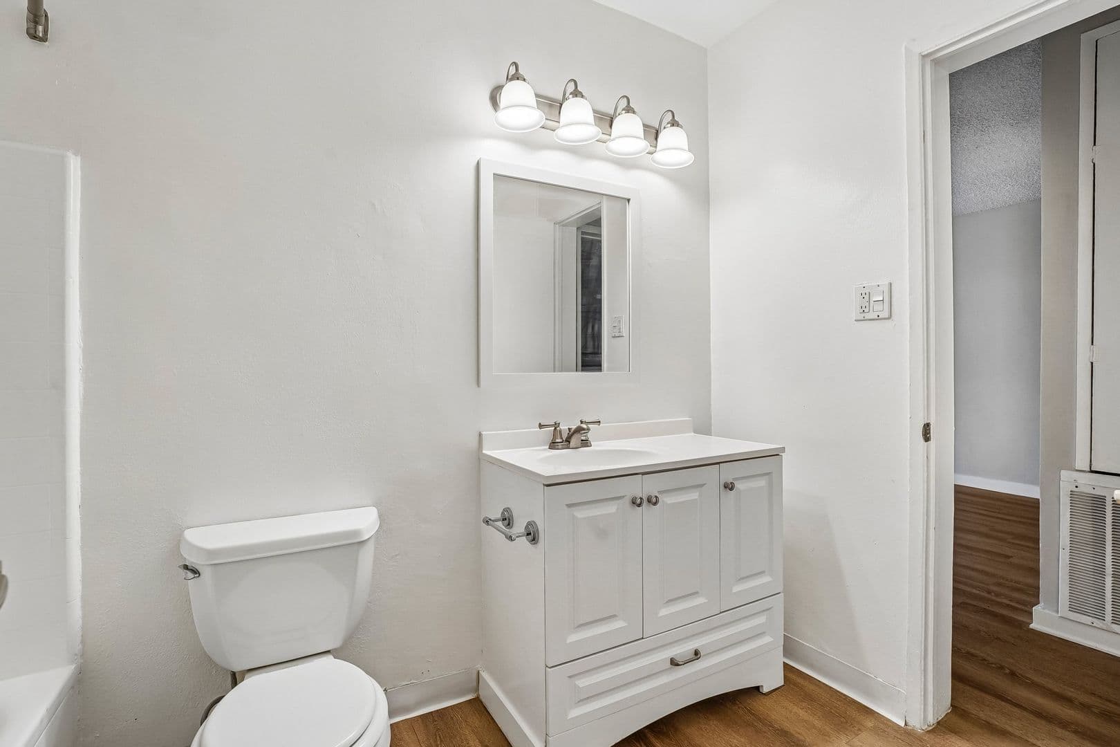 Pasadena Apartment: 410 Raymondale Drive
