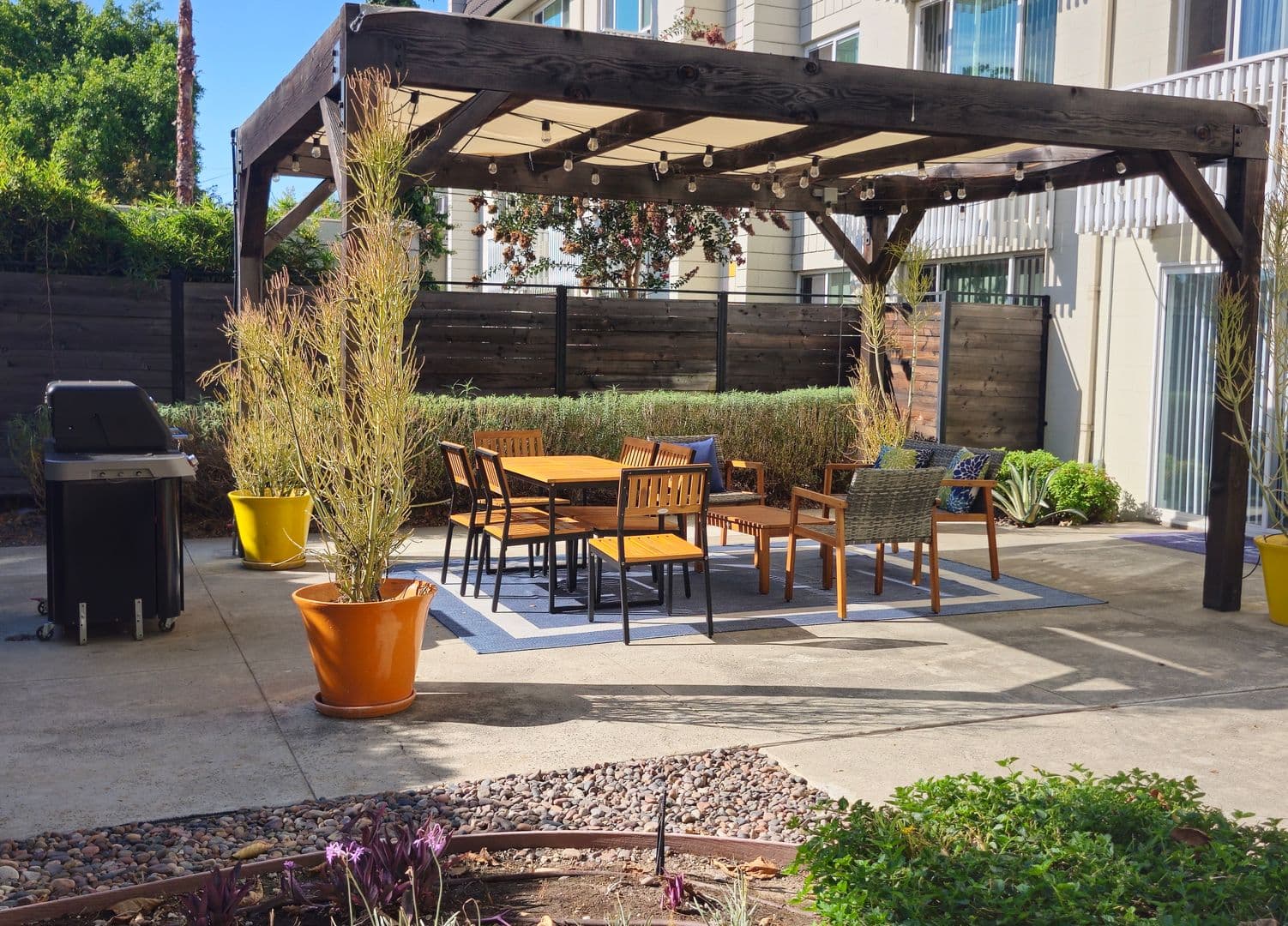Pasadena Apartment: 1070 N. Lake Avenue