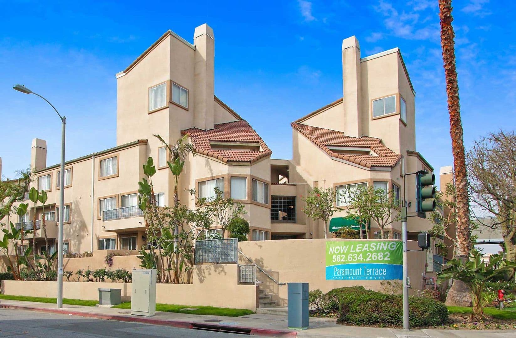 Paramount Apartment: 13947 Paramount Blvd