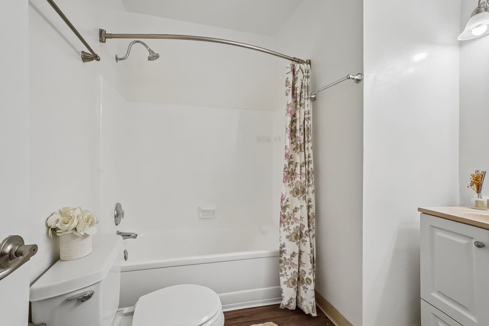 Pasadena Apartment: 410 Raymondale Drive