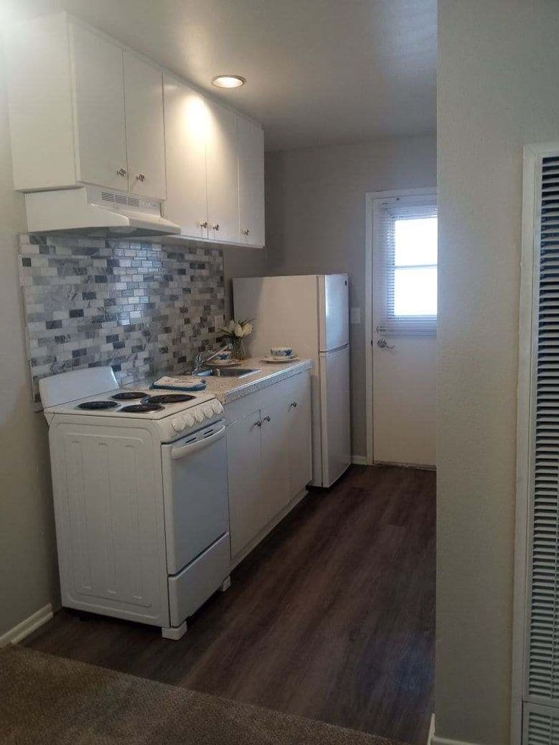 Anaheim Apartment: 127 West Cypress Street