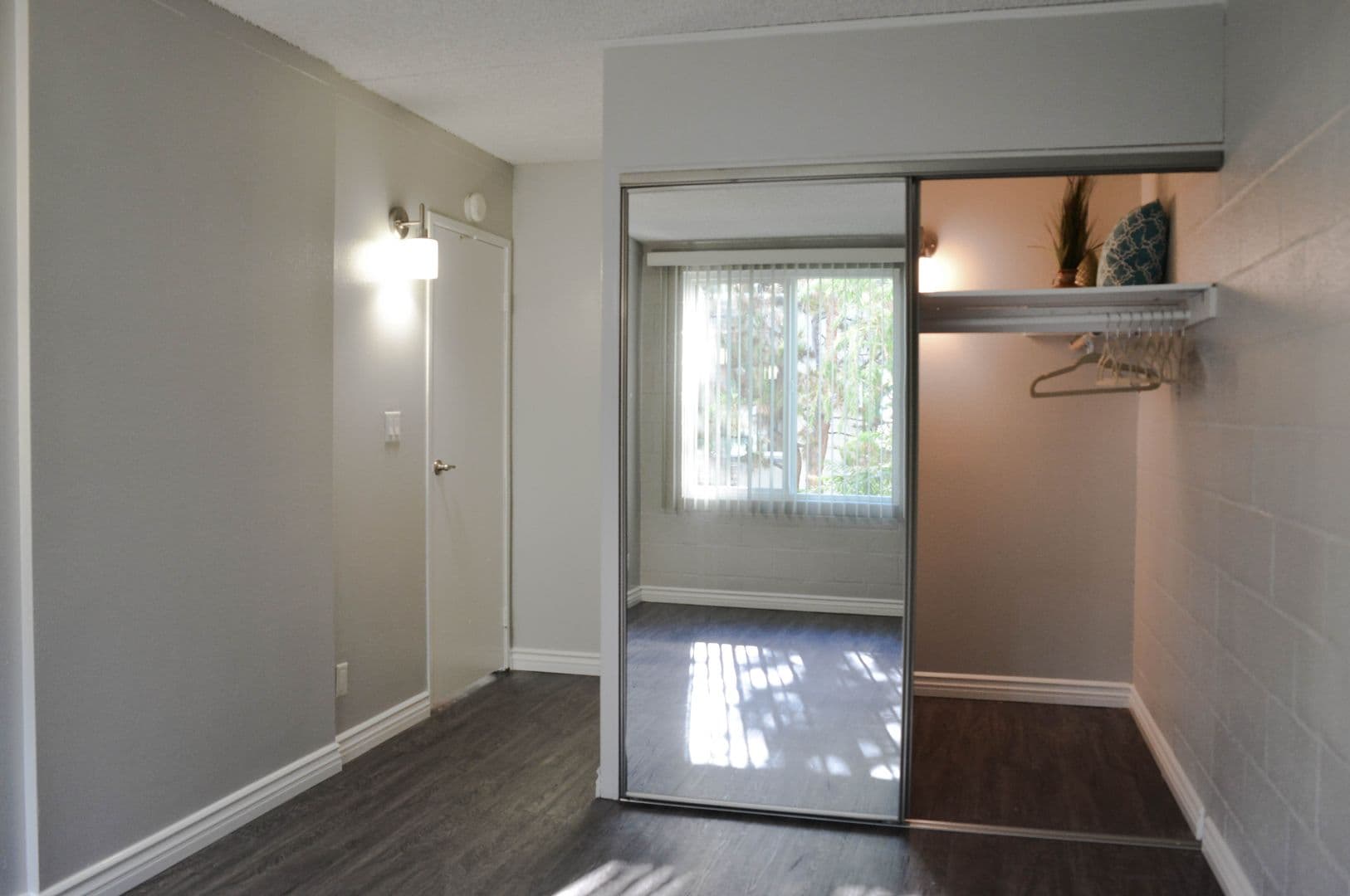 Pasadena Apartment: 1070 N. Lake Avenue