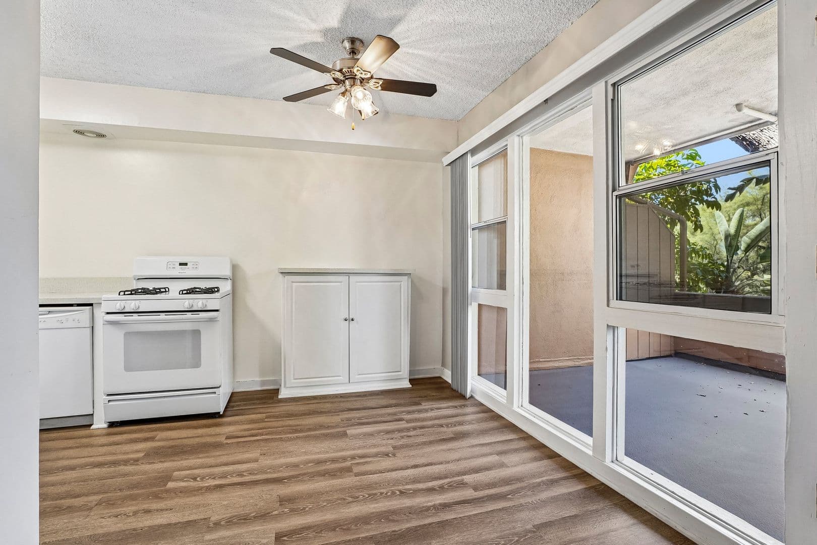 Pasadena Apartment: 410 Raymondale Drive