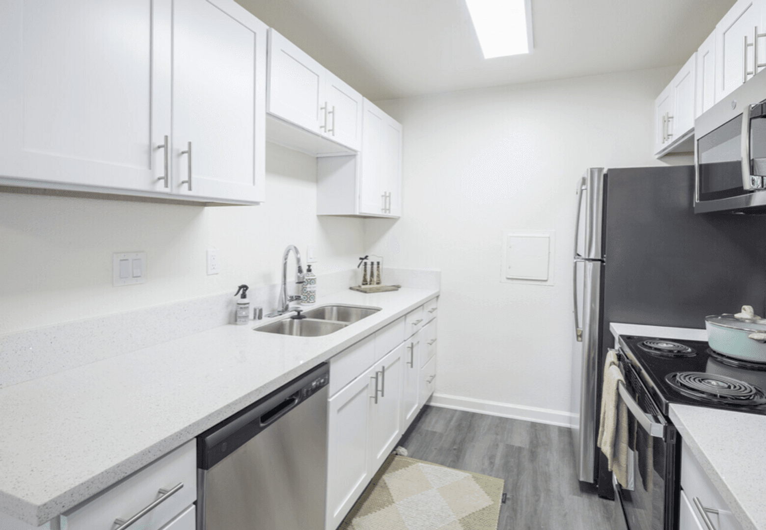 Artesia Apartment: 11562 186th Street