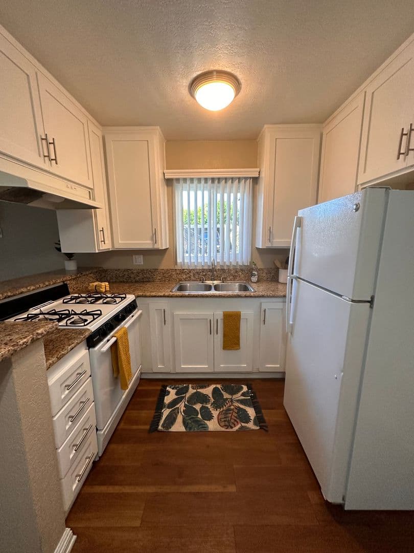 Downey Apartment: 8115 Imperial Highway