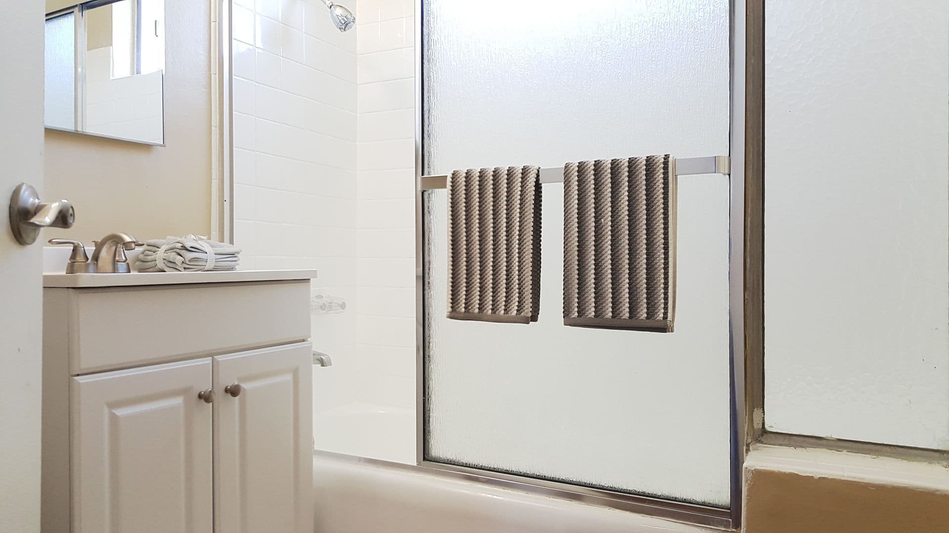 Downey Apartment: 8115 Imperial Highway