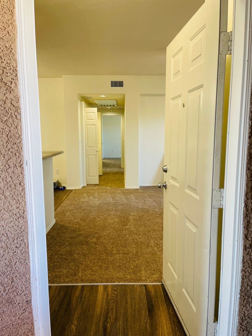 Las Vegas Apartment: 6885 W. Lone Mountain Rd.