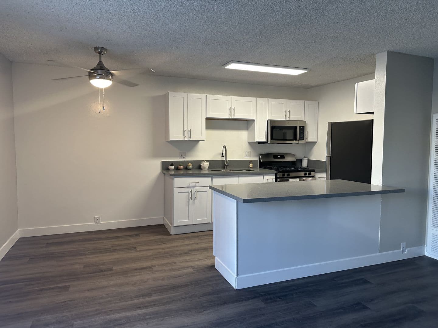 Long Beach Apartment: 4114 and 4118 Elm Ave