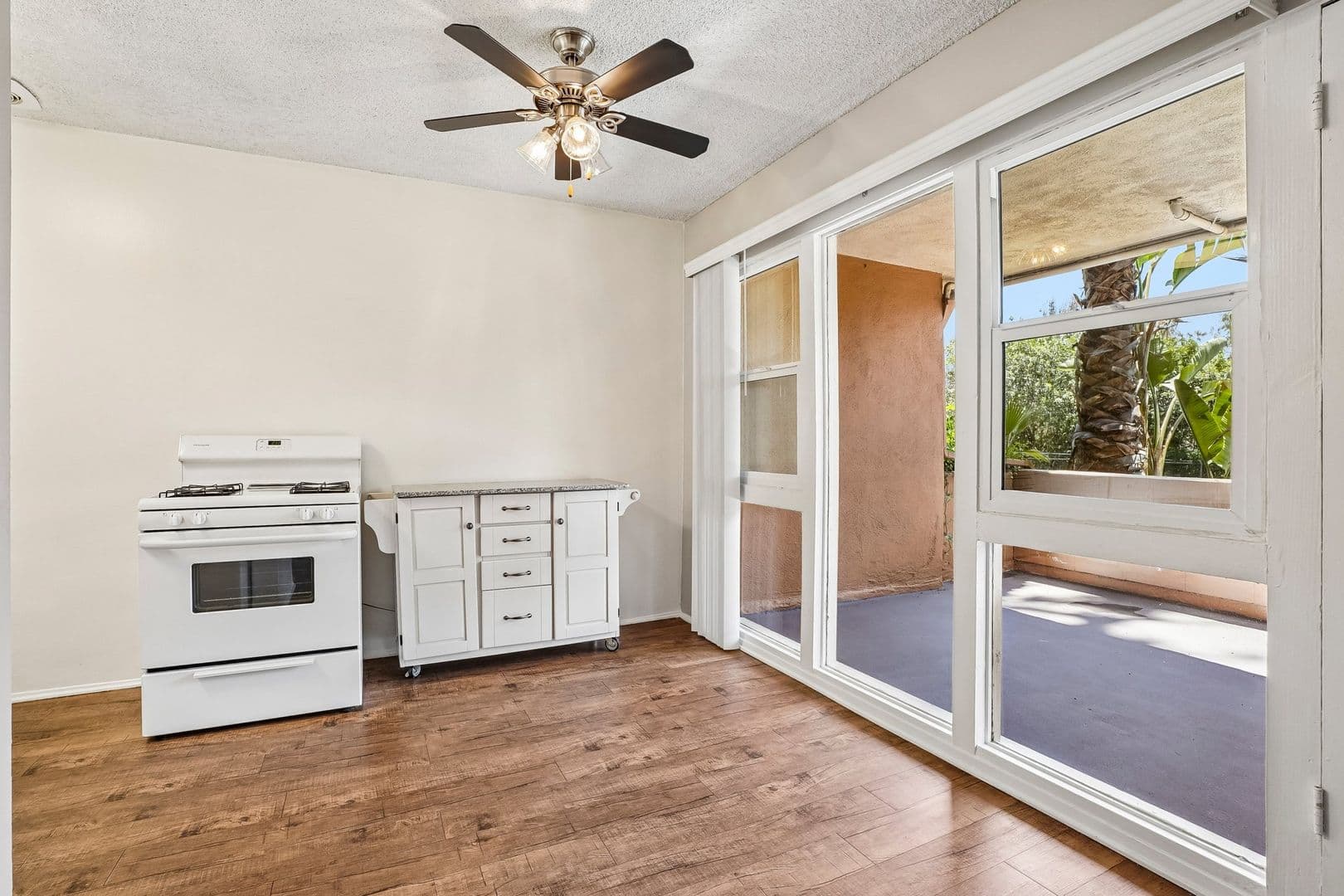 Pasadena Apartment: 410 Raymondale Drive