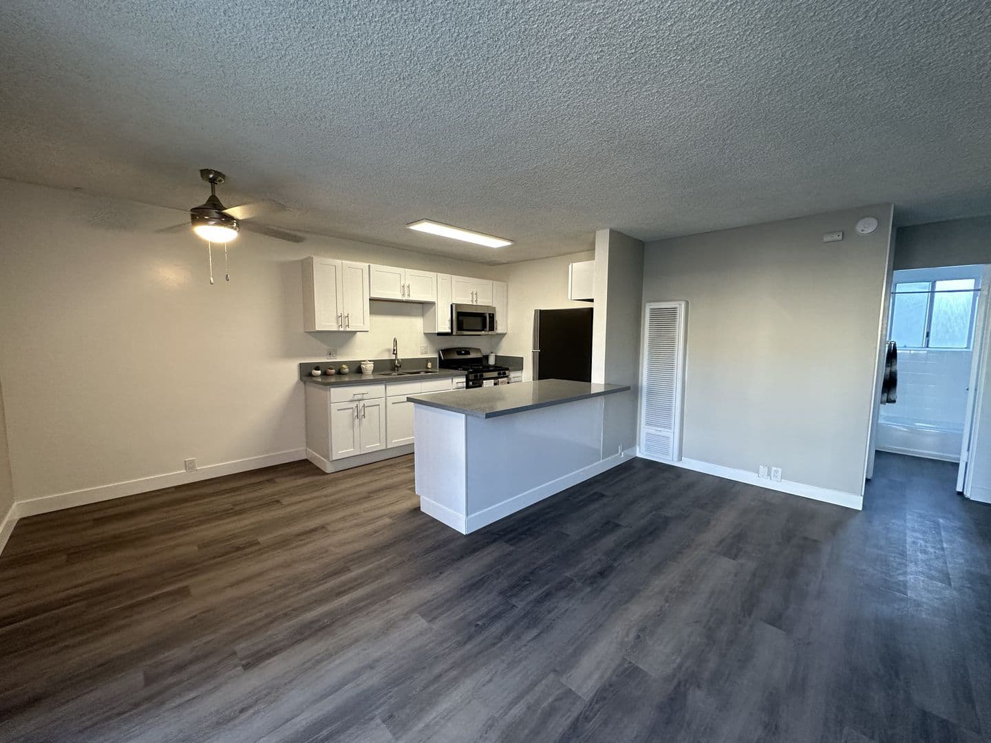 Long Beach Apartment: 4114 and 4118 Elm Ave