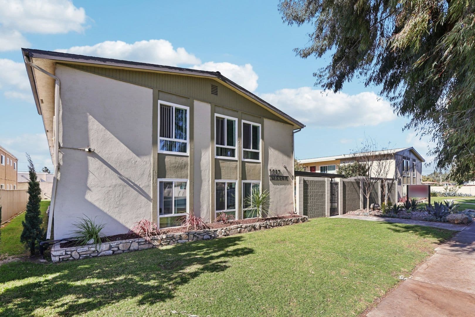 Anaheim Apartment: 1237 & 1243 North Dresden Place