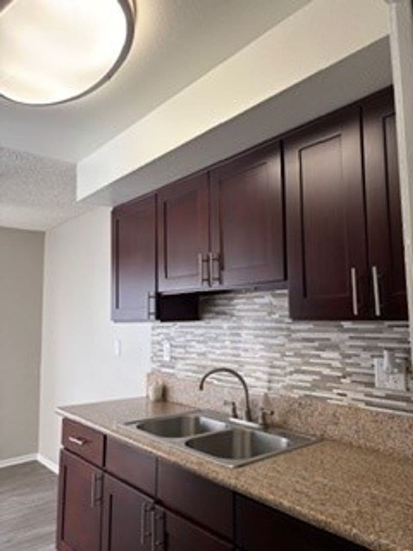 Long Beach Apartment: 425 Lime Avenue