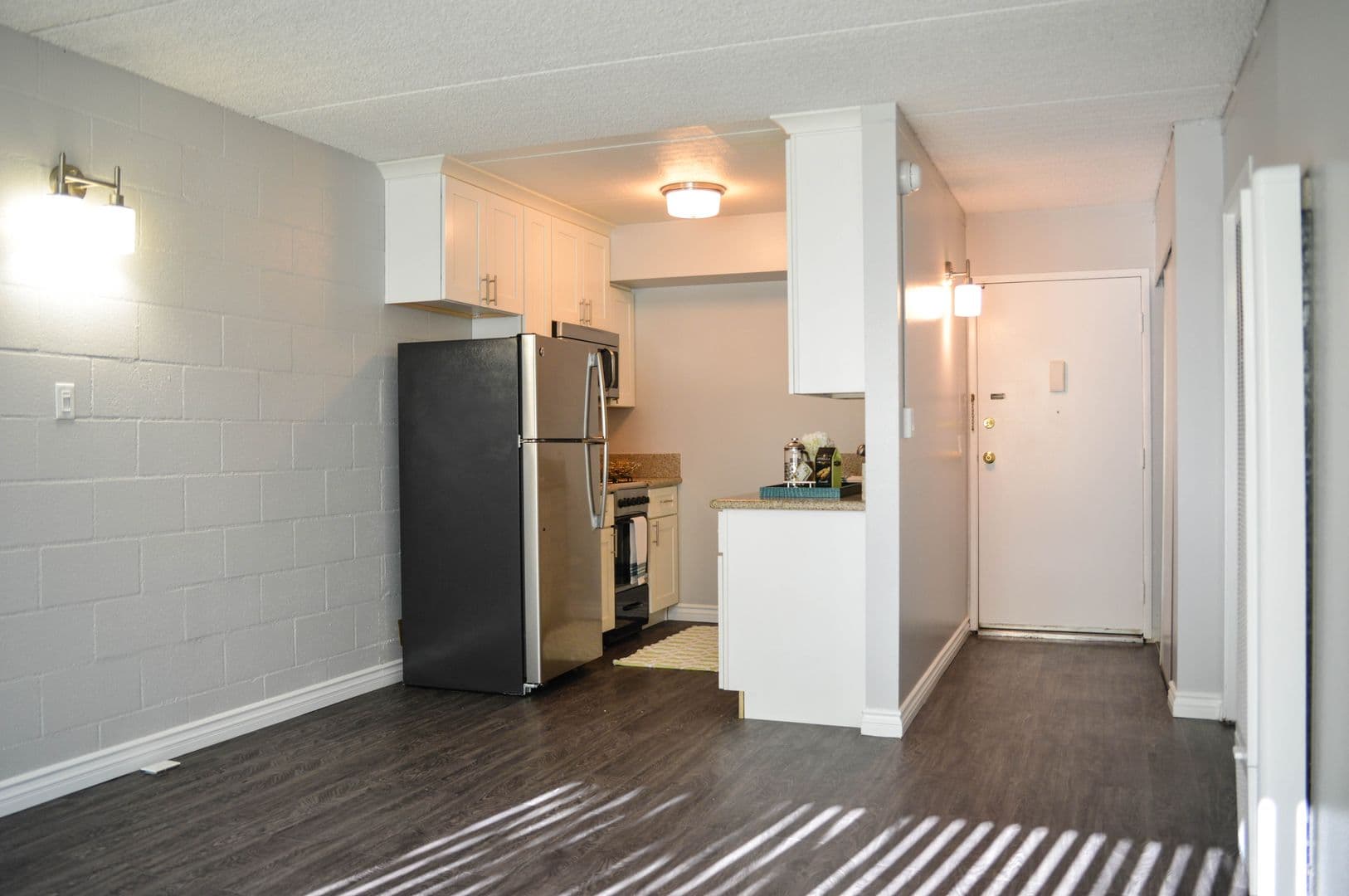 Pasadena Apartment: 1070 N. Lake Avenue