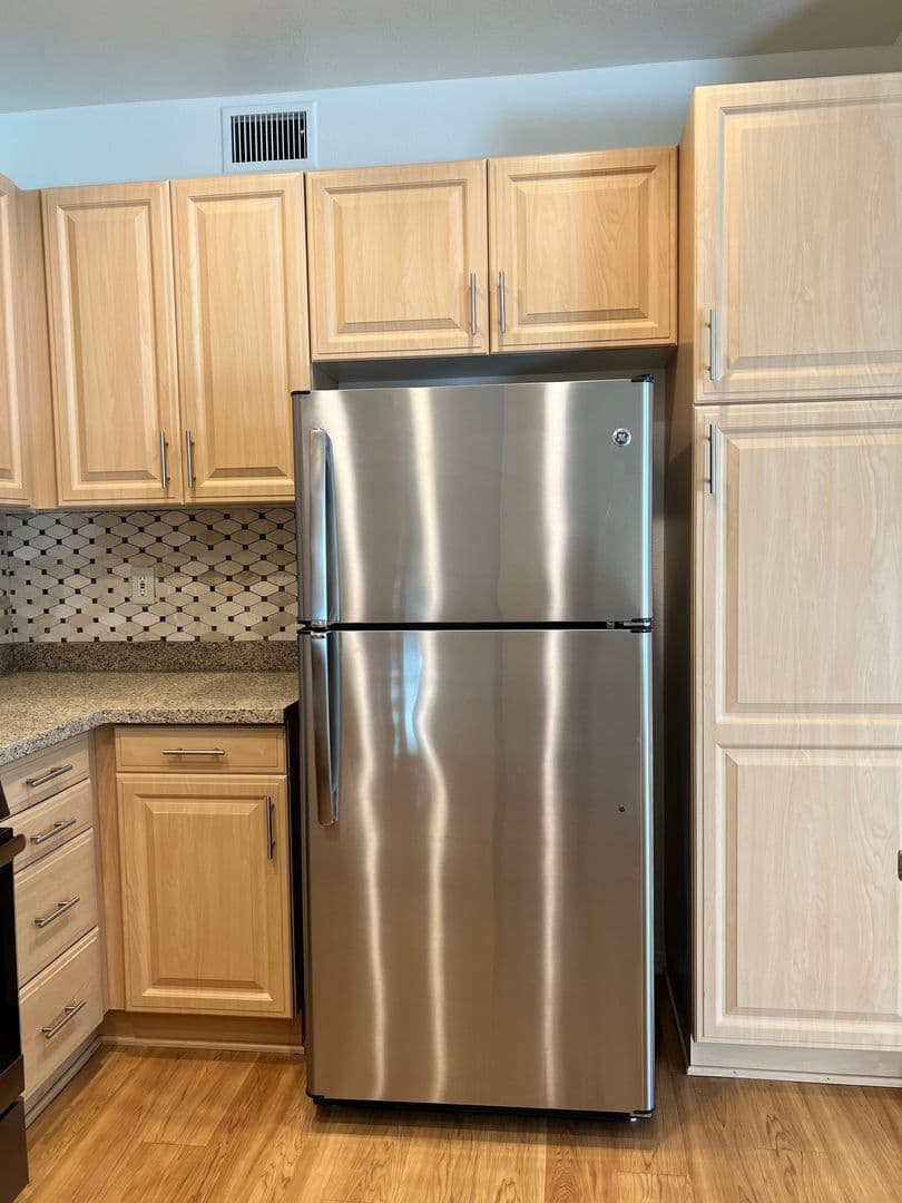 Ventura Apartment: 930 Pacific Strand Place