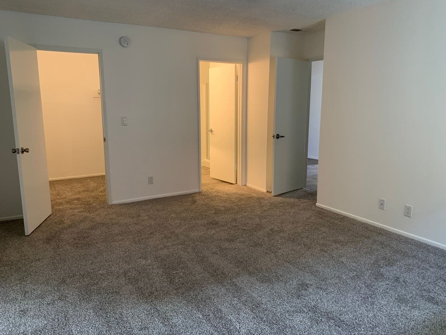 Ventura Apartment: 99 N Ashwood Ave