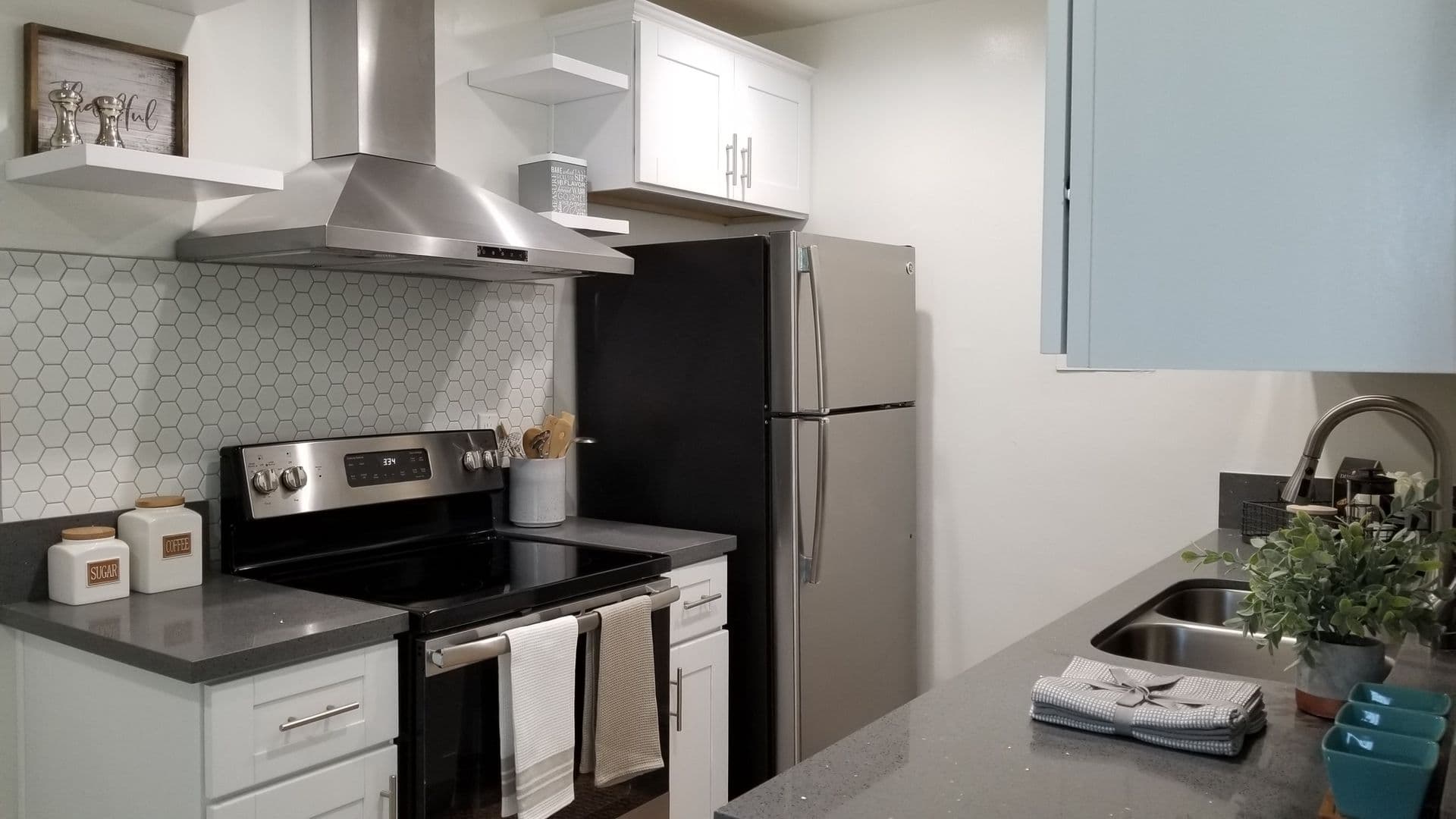 Los Angeles Apartment: 6565 Fountain Avenue