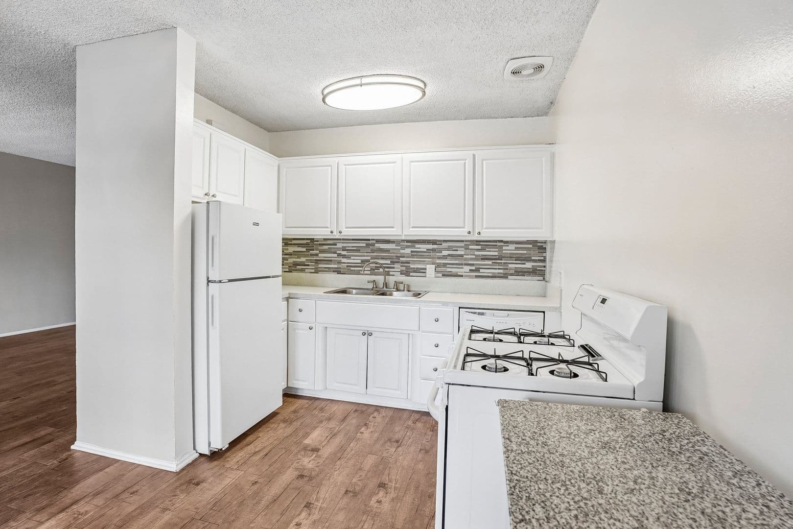 Pasadena Apartment: 410 Raymondale Drive