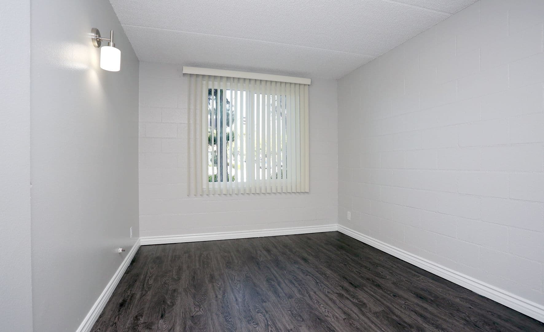 Pasadena Apartment: 1070 N. Lake Avenue