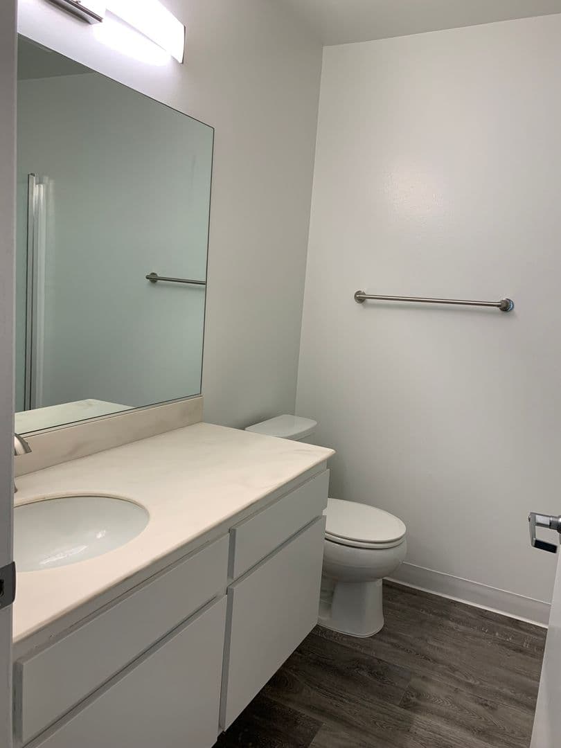 Ventura Apartment: 99 N Ashwood Ave