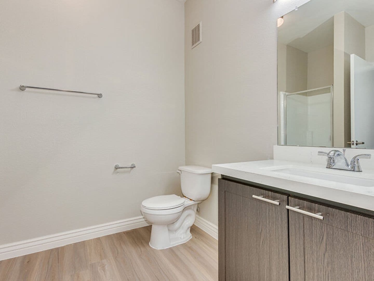 Phoenix Apartment: 16804 N 42nd Avenue