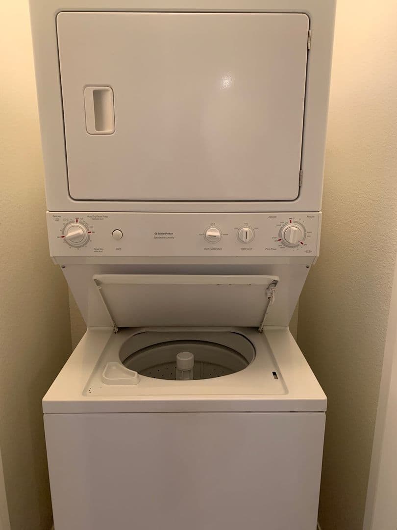 Ventura Apartment: 930 Pacific Strand Place