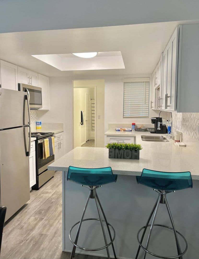 Ventura Apartment: 99 N Ashwood Ave