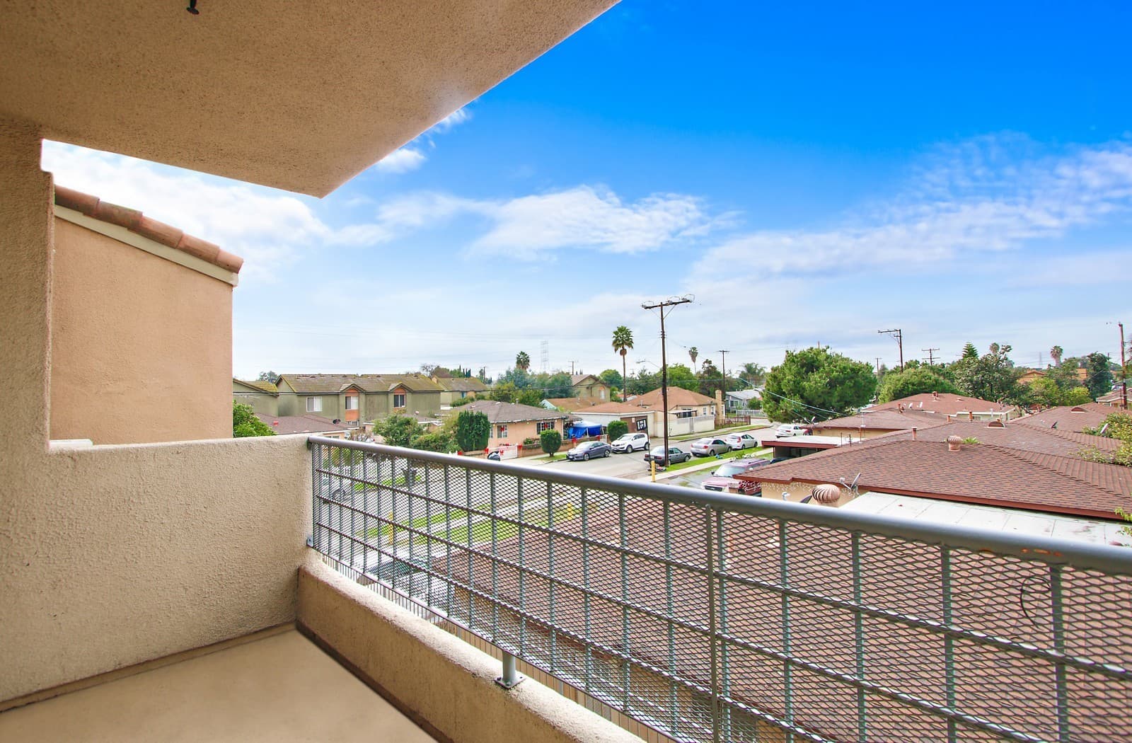 Paramount Apartment: 13947 Paramount Blvd