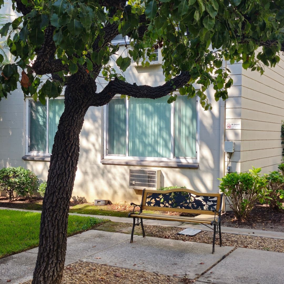 Pasadena Apartment: 1070 N. Lake Avenue