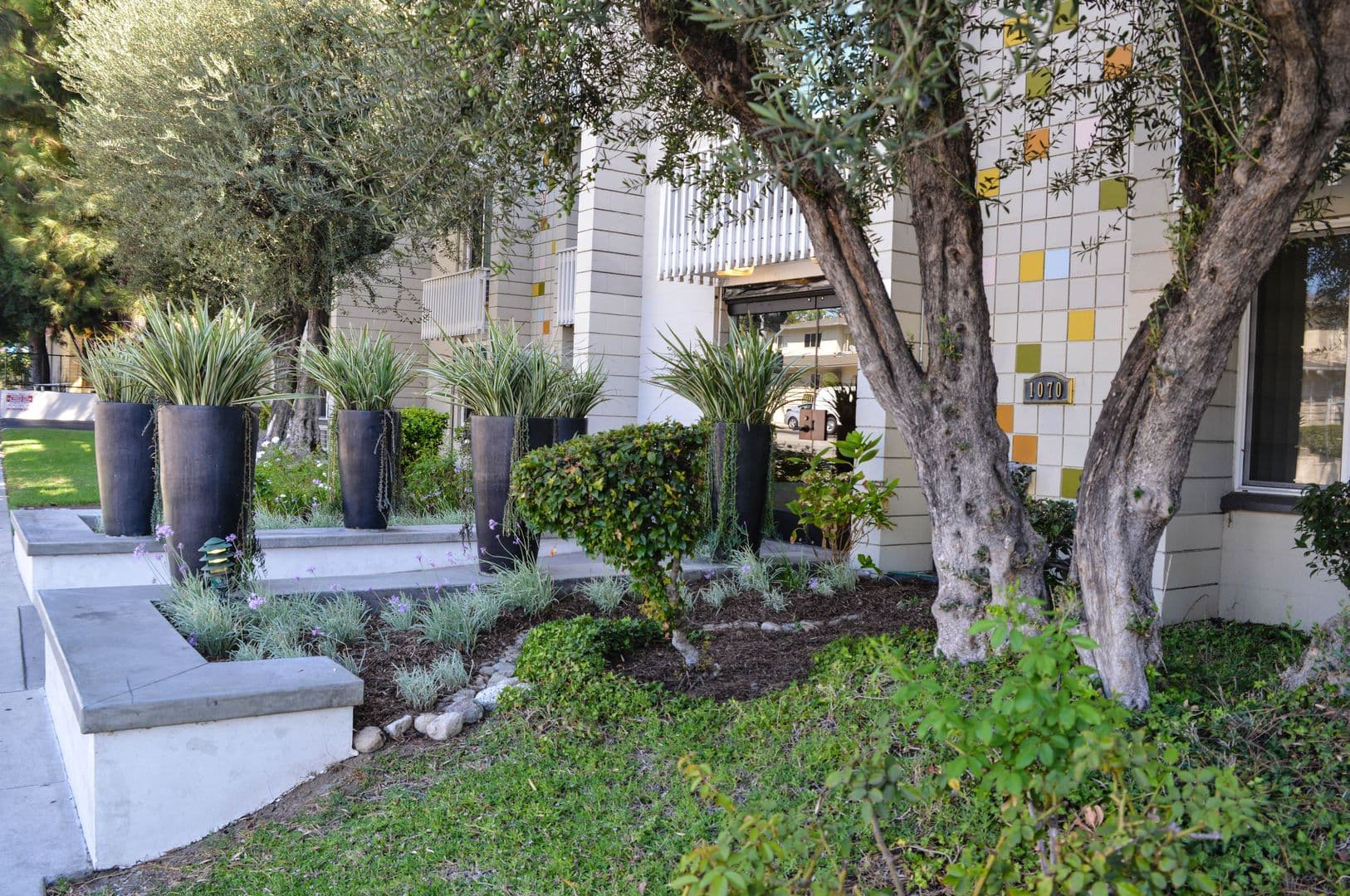 Pasadena Apartment: 1070 N. Lake Avenue