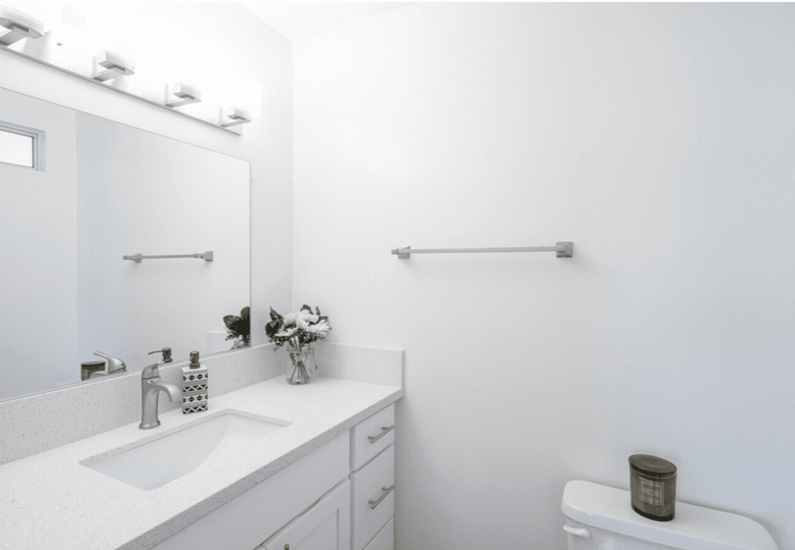 Artesia Apartment: 11562 186th Street