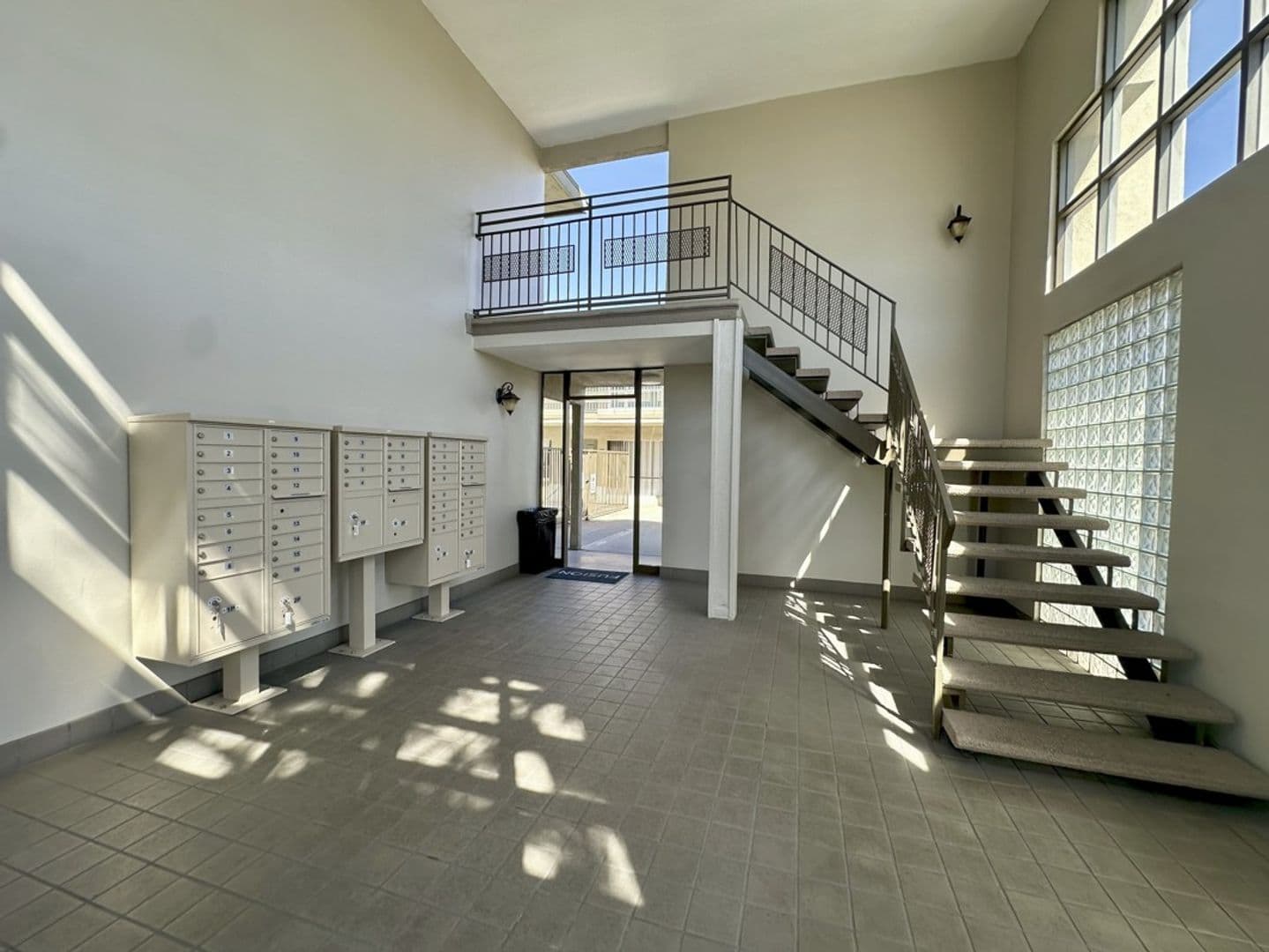 Downey Apartment: 8115 Imperial Highway