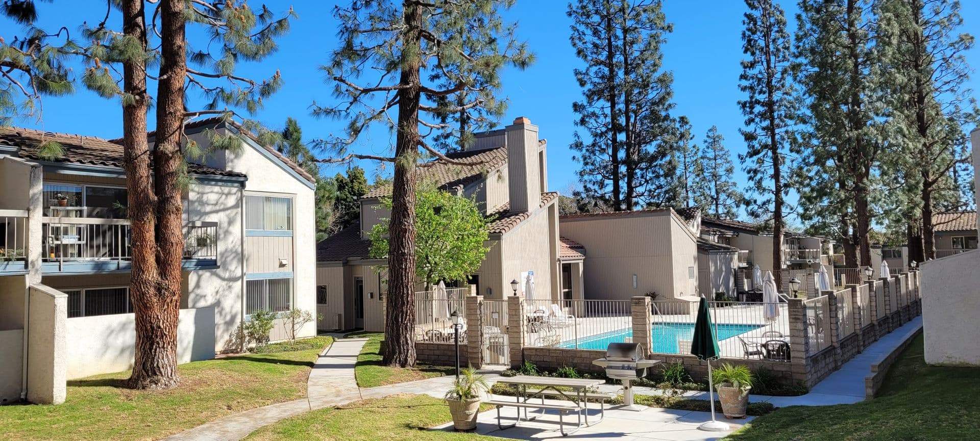 Ventura Apartment: 99 N Ashwood Ave
