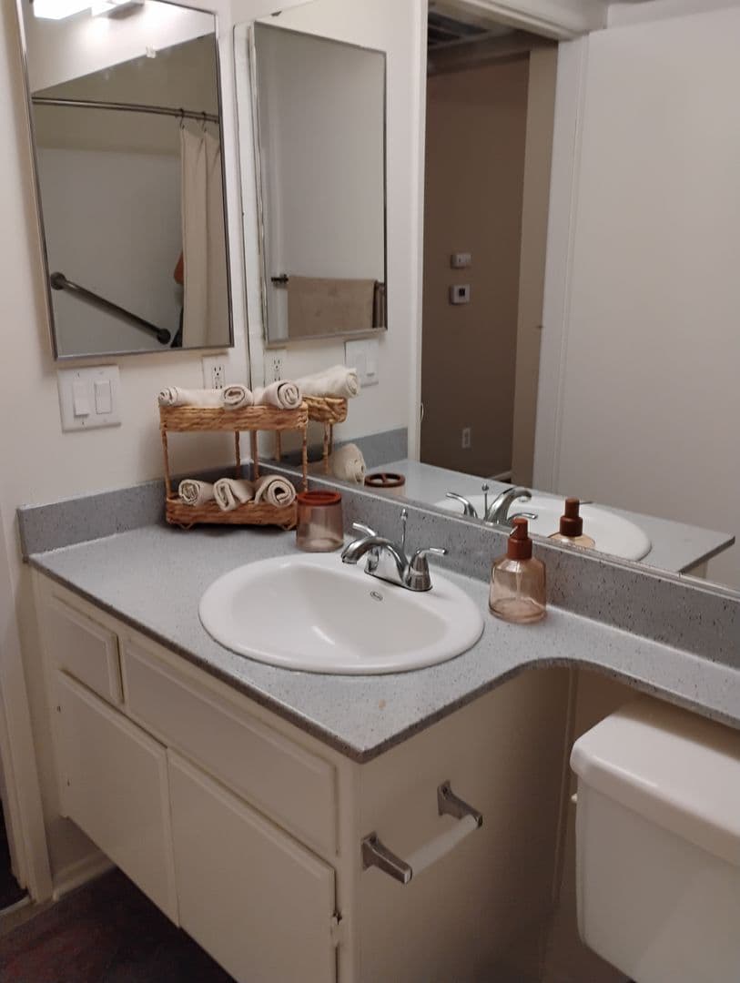Los Angeles Apartment: 8600 Emerson Avenue
